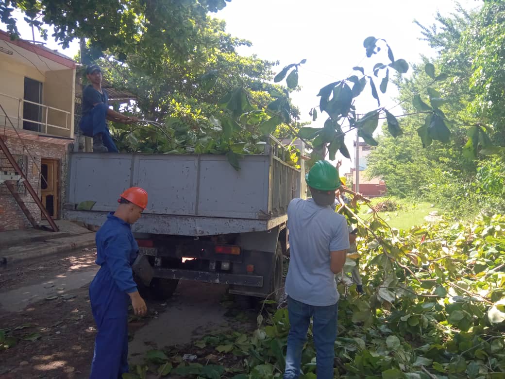 📡💪 En el #Meteoro2025, el equipo del Centro de Telecomunicaciones Bayamo se fortalece ante cualquier desafío. Preparación, resiliencia y compromiso para garantizar la conectividad, ¡siempre listos! <a href="/ETECSAGranma/">Bayamesa2025</a> <a href="/JuanCar38280893/">Juan Carlos Cedeño Suárez</a> <a href="/RobertoRod94470/">Roberto Rodríguez Palomino</a>