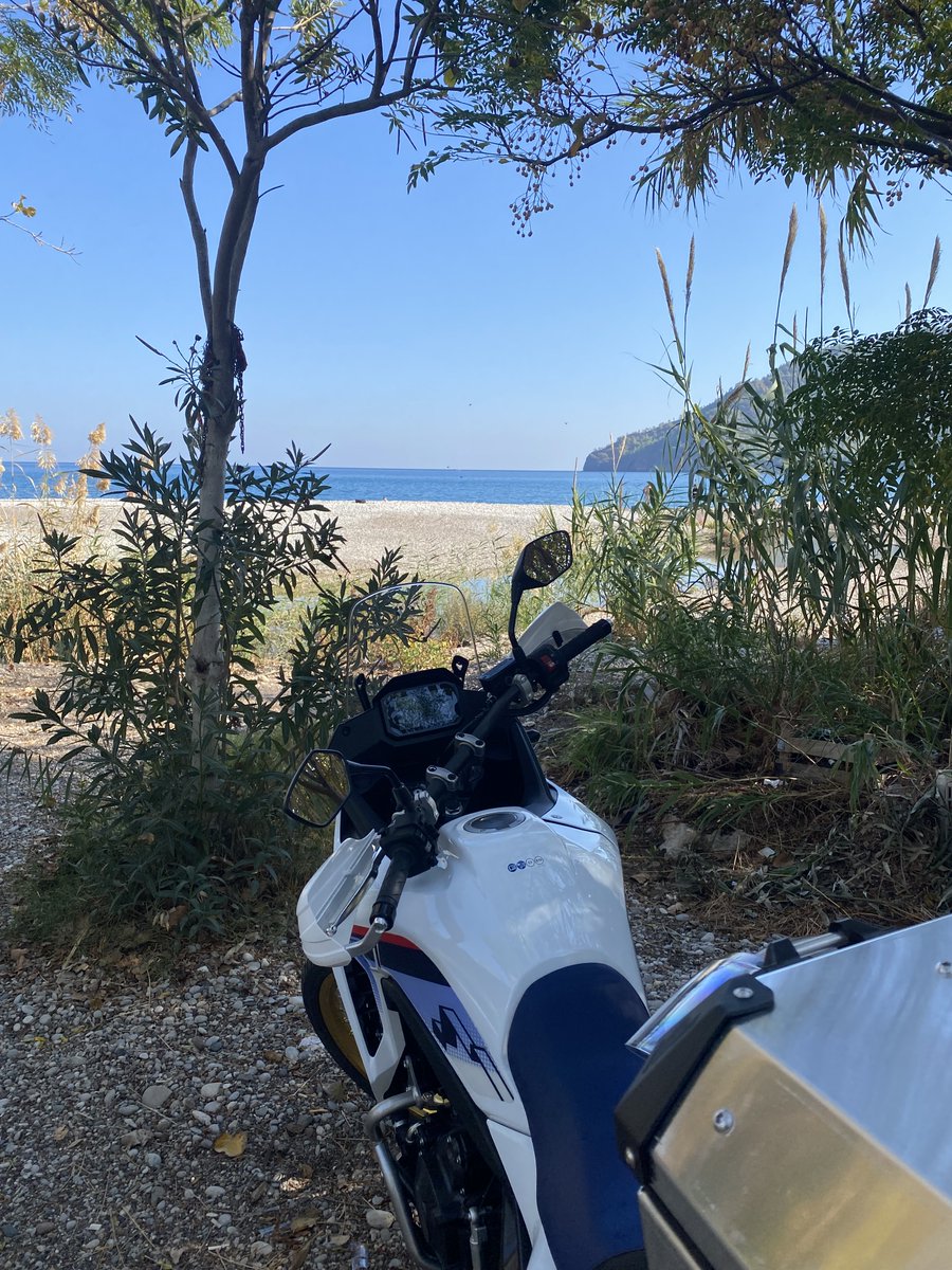 ertreri's tweet photo. Cümleten geçmiş olsun Antalya motosiklet sezonu bitmiştir bu saatten sonra terlikle deniz keyfi https://t.co/BfC6h5GOkX
