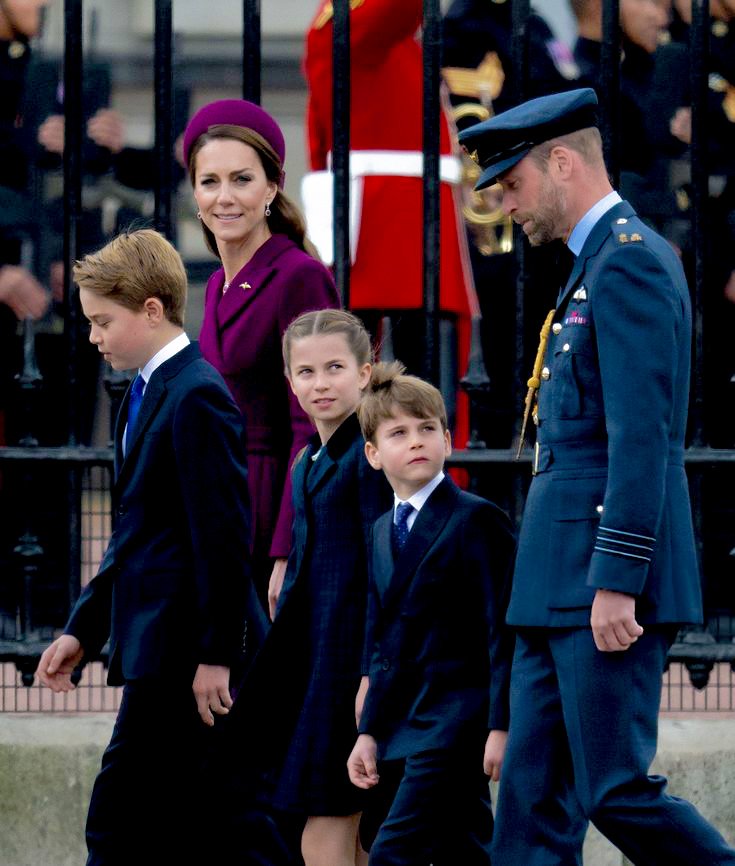 royalchildren_'s tweet photo. The #PrinceandPrincess of Wales, #PrinceGeorge #PrincessCharlotte and #PrinceLouis of Wales attend a military procession during the 80th Anniversary of VE Day, at the Queen Victoria Memorial on The Mall in London, England💂-May 5th 2025.
.
📷 : @GettyImages https://t.co/DquFMJuYUR