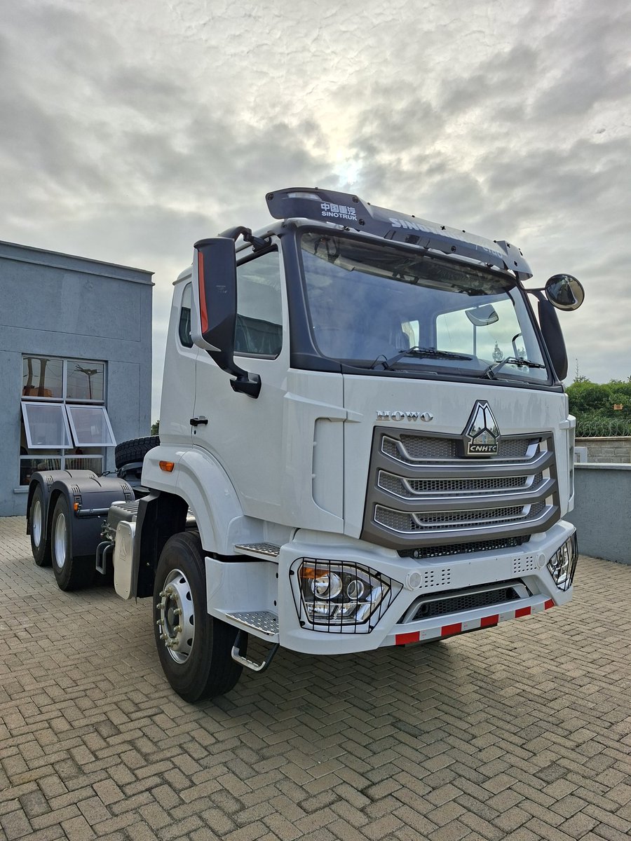 CallmeRidge's tweet photo. Howo NX (371HP) Prime Mover
Comes with the original Sinotruk engine
Price: Kes 5.98M
Call / Text 0757879027 for more information https://t.co/PLXd4IAcZ7
