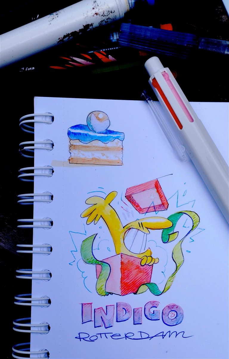 mistercoo_game's tweet image. This looks like a birthday, with cake and all