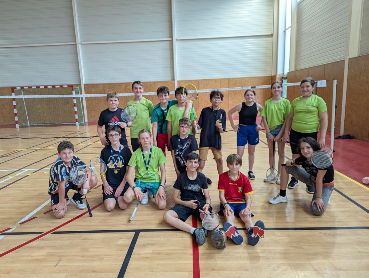 AS - Badminton Critérium Départementaux avec pas de 17 équipes présentes dont 4 équipes de Lamastre. Félicitations à nos benjamins qui font 1er départementaux - médaille d'or ! <a href="/Dsden07/">Ardèche-Direction académique</a> <a href="/unss_ardeche07/">UNSS_07</a>
