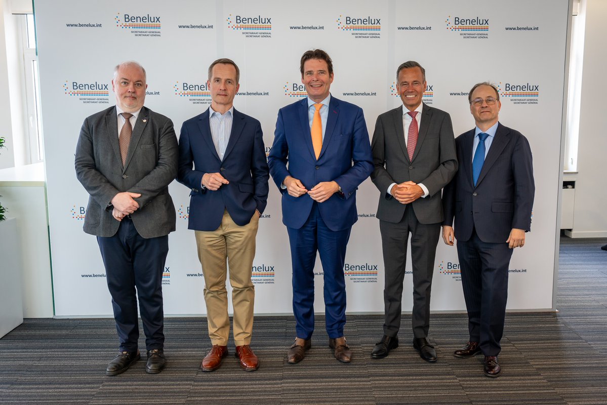 Benelux Union (@beneluxunion) on Twitter photo Le collège de <a href="/beneluxunion/">Benelux Union</a> a eu le plaisir d'accueillir l’équipe de direction de <a href="/BOIPnews/">BOIP - Benelux Office for Intellectual Property</a> à Bruxelles la semaine passée. Ces dialogues contribuent au renforcement des relations entre les deux entités de la famille Benelux. 🇧🇪🇳🇱🇱🇺 Le collège de <a href="/beneluxunion/">Benelux Union</a> a eu le plaisir d'accueillir l’équipe de direction de <a href="/BOIPnews/">BOIP - Benelux Office for Intellectual Property</a> à Bruxelles la semaine passée. Ces dialogues contribuent au renforcement des relations entre les deux entités de la famille Benelux. 🇧🇪🇳🇱🇱🇺