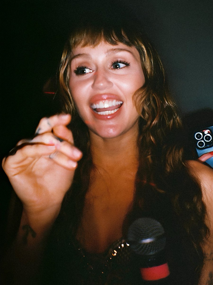archivemileyc's tweet photo. miley cyrus ★ https://t.co/bOB52UKuQj