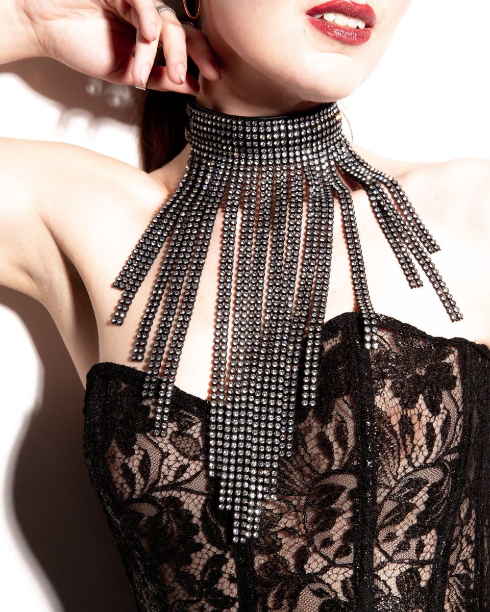 Lace on her skin. Glitter at her throat.
She doesn’t chase attention – it follows.
A corset dress made to thrill, and a collar that says she’s anything but tame.
Look twice. She’s already gone.