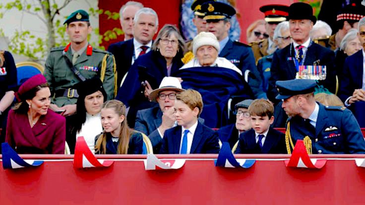 royalchildren_'s tweet photo. The #PrinceandPrincess of Wales, #PrinceGeorge #PrincessCharlotte and #PrinceLouis of Wales attend a military procession during the 80th Anniversary of VE Day, at the Queen Victoria Memorial on The Mall in London, England💂-May 5th 2025.
.
📷 : @GettyImages https://t.co/COAdCjXilo