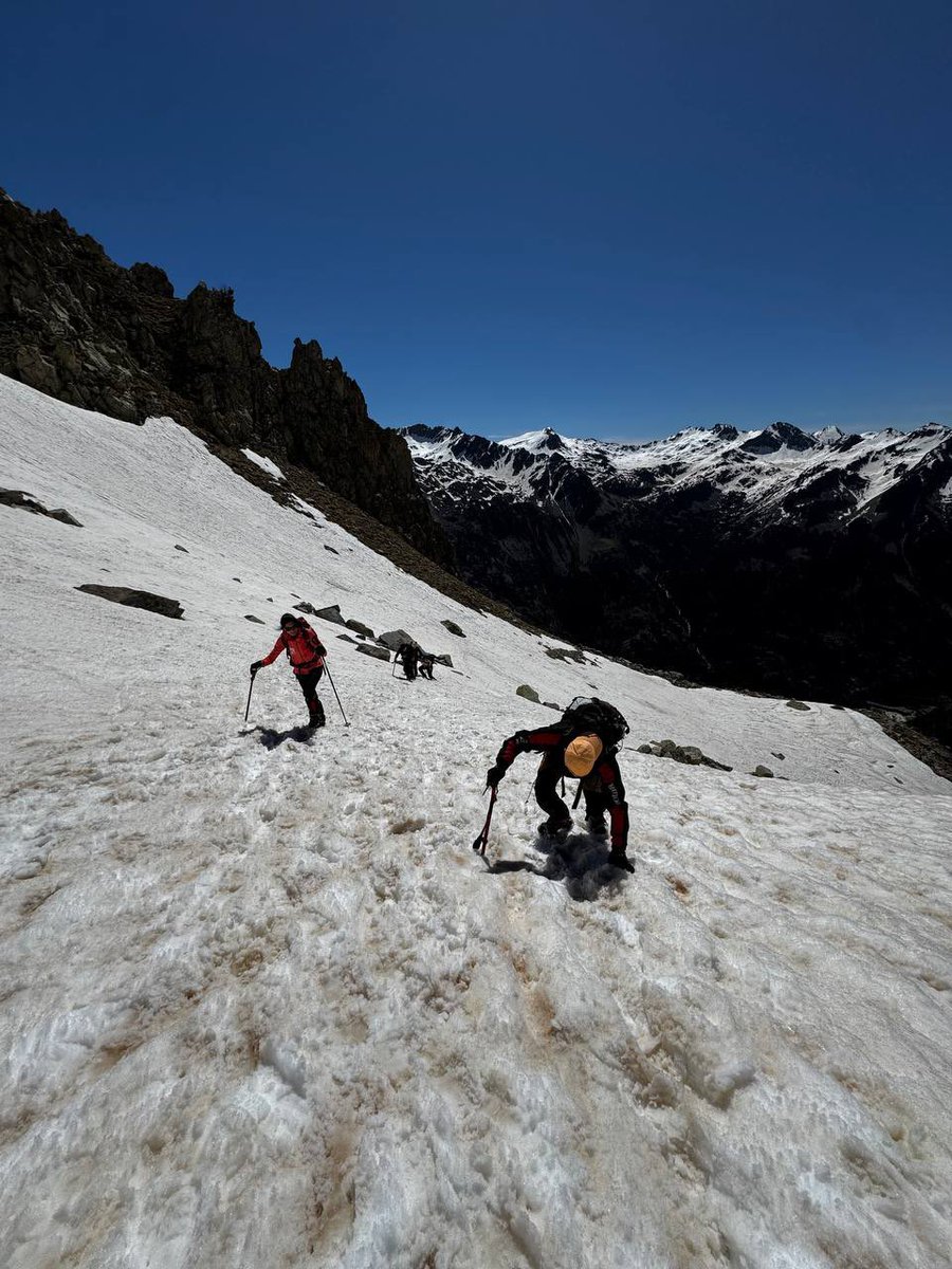 🏔️Con la vista puesta en el Aneto y en sus 3.404 metros de altitud, el equipo de #ReumAneto se ha trasladado este fin de semana a Huesca y ha culminado con éxito otro gran reto: la subida al Garmo Negro, en el Pirineo aragonés (Panticosa), con sus 3.051 metros.

¡Adelante! 💪🏻