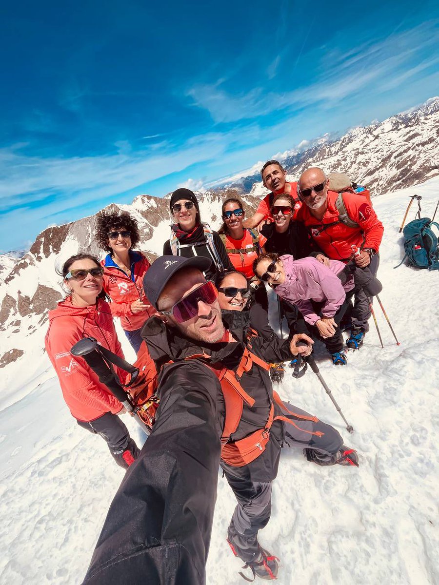 GVADrPeset's tweet image. 🏔️Con la vista puesta en el Aneto y en sus 3.404 metros de altitud, el equipo de #ReumAneto se ha trasladado este fin de semana a Huesca y ha culminado con éxito otro gran reto: la subida al Garmo Negro, en el Pirineo aragonés (Panticosa), con sus 3.051 metros.

¡Adelante! 💪🏻