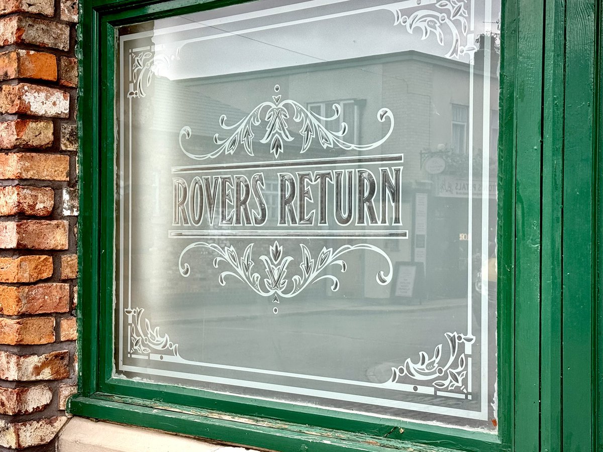 A little heads up to all you #CoronationStreet fans that my latest directorial efforts can be seen on Wednesday 4th and Friday 6th June with double episodes on both nights. 
I hope you enjoy watching as much as I enjoyed making them. 🤞