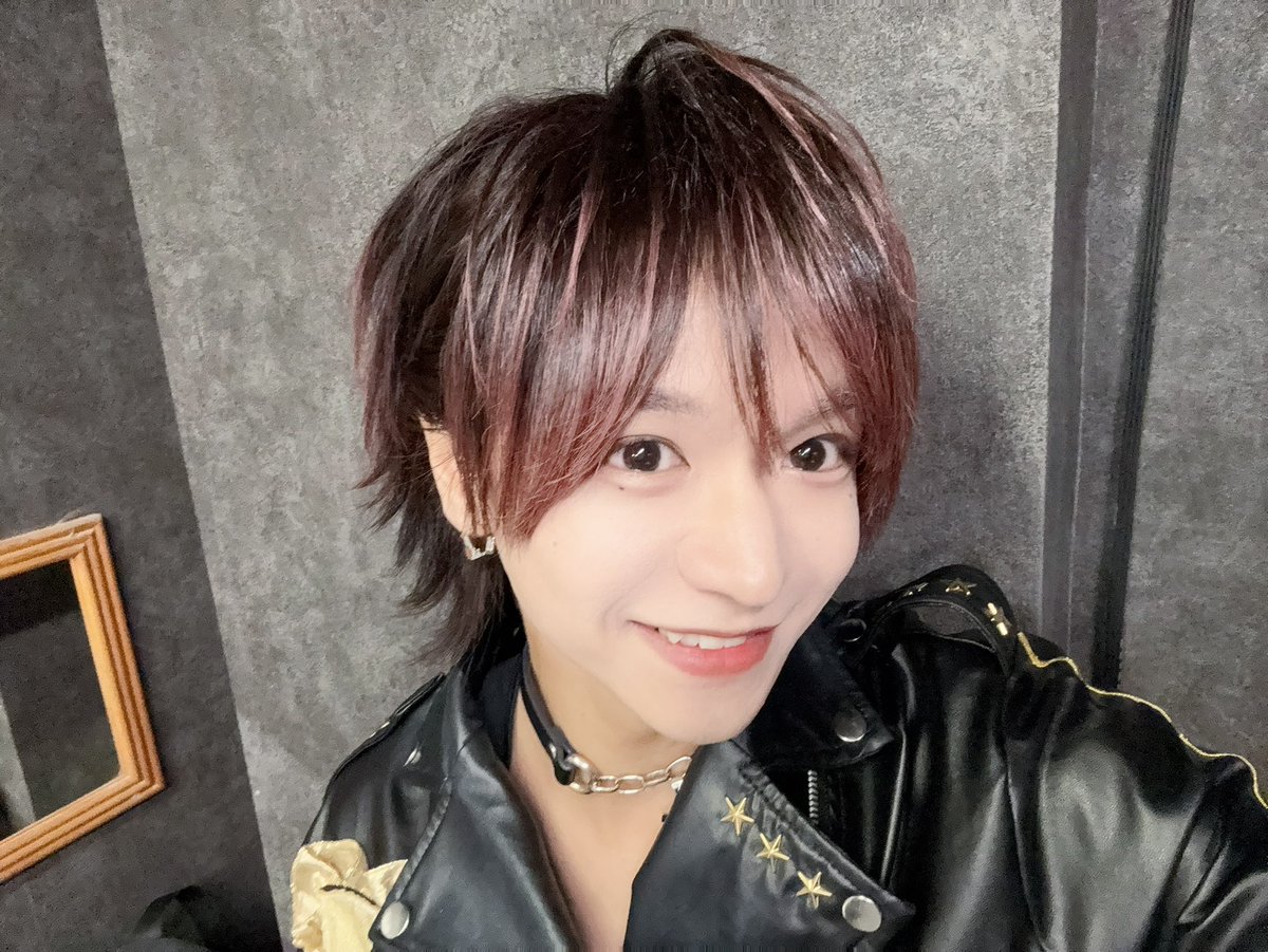 ryo_ctcw's tweet photo. 今日もライブありがとう💎

今日のライブも楽しくて、
俺なんてまだまだ未熟だしやっぱまだまだ色んな魅せ方できないとなって思った

そう思わせてくれることに感謝🙏🏻
俺のことみててね

次は30日シータだよ！

あと関西人いた https://t.co/T9AhvhC6hX