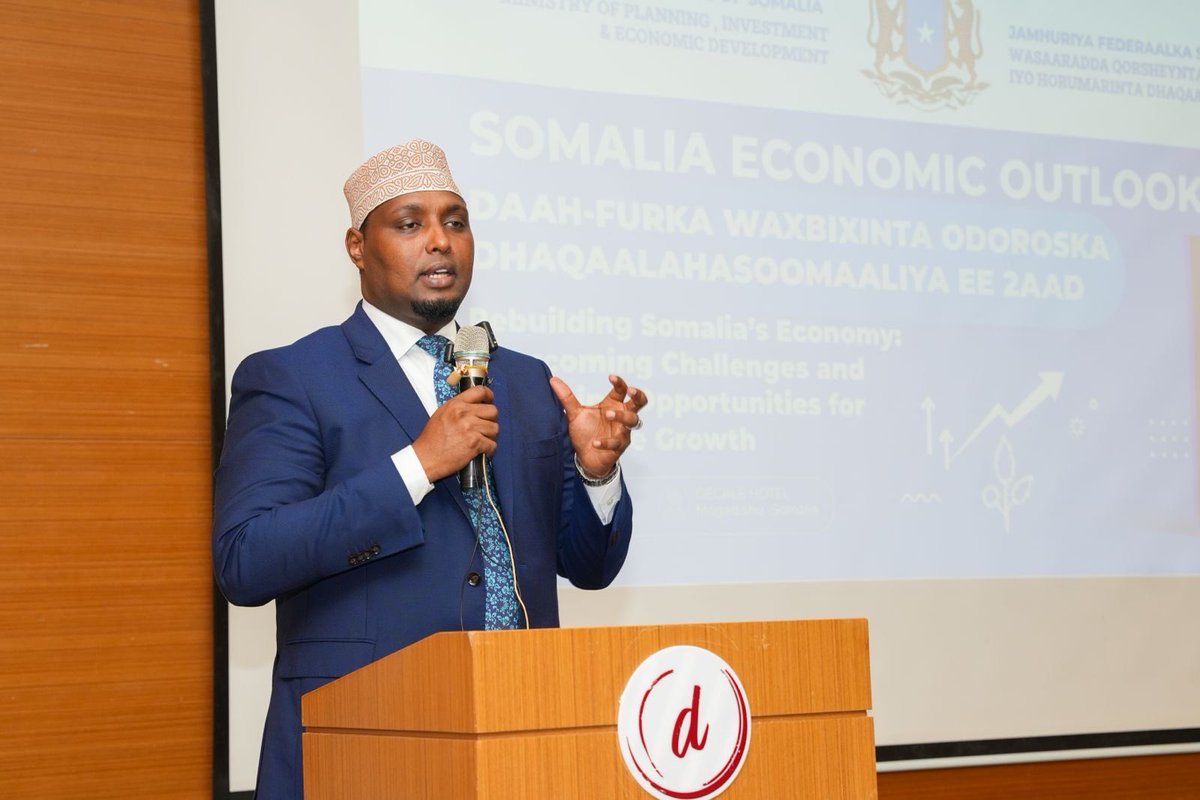 Today, I officially launched the 2nd Edition of the Somalia Economic Outlook. Despite global shocks, Somalia achieved 5.1% average GDP growth (2004–2023). The report calls for inclusive growth, resilience, and smarter investments to drive our #NTP2025_2029.