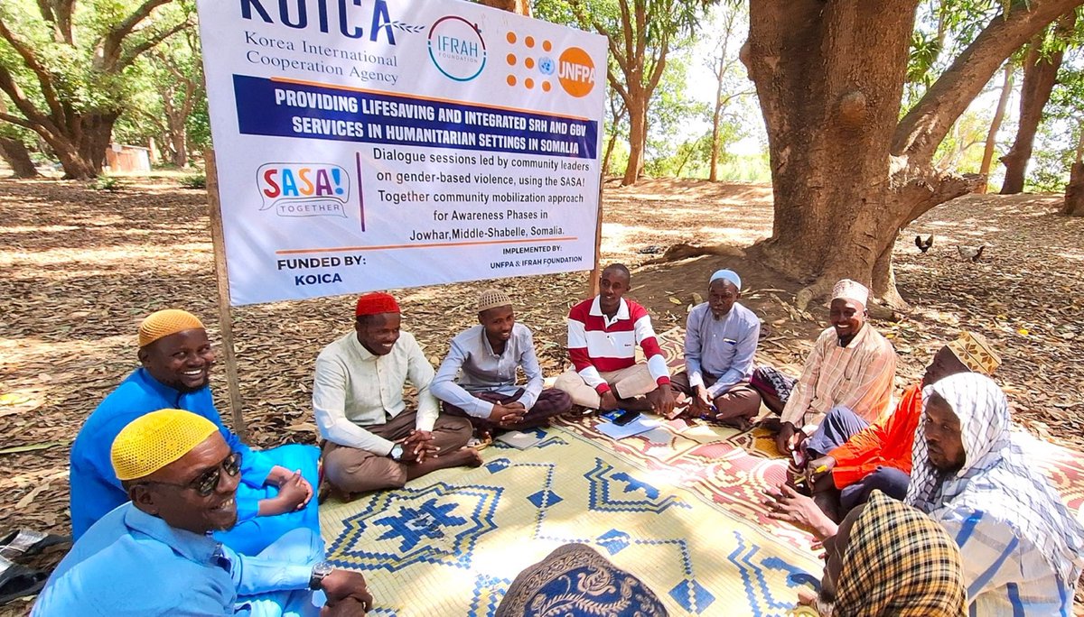 DearDaughterC's tweet image. Supported by @UNFPA_SOMALIA &amp;amp; @KOICAKenya, community leaders in #Jowhar are leading #SASA! Together sessions to challenge harmful “Power Over” dynamics. These sessions are driving attitudinal change &amp;amp; helping prevent GBV. Power should uplift &amp;amp; protect, not oppress. #ShiftThePower