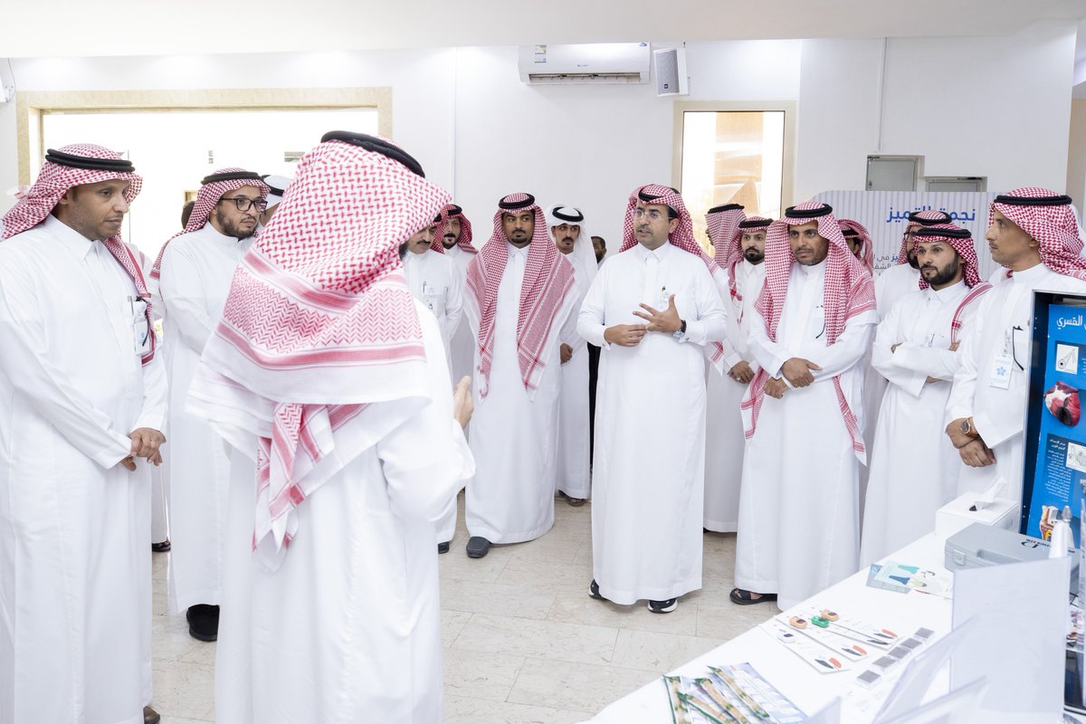 HBHCluster's tweet photo. تغطية |📸  
نظم #تجمع_حفرالباطن_الصحي اللقاء الثمانون لـ #محور_التواصل الخاص بمنسوبي التجمع، والذي جاء تزامناً مع فعاليات #اليوم_العالمي_للامتناع_عن_التبغ.  
شهد اللقاء مشاركة فعالة من جمعية عافية، حيث تم خلاله مناقشة أهمية التوعية بمخاطر التدخين وتشجيع المجتمع على الإقلاع عنه. https://t.co/ztHMvUGj9I