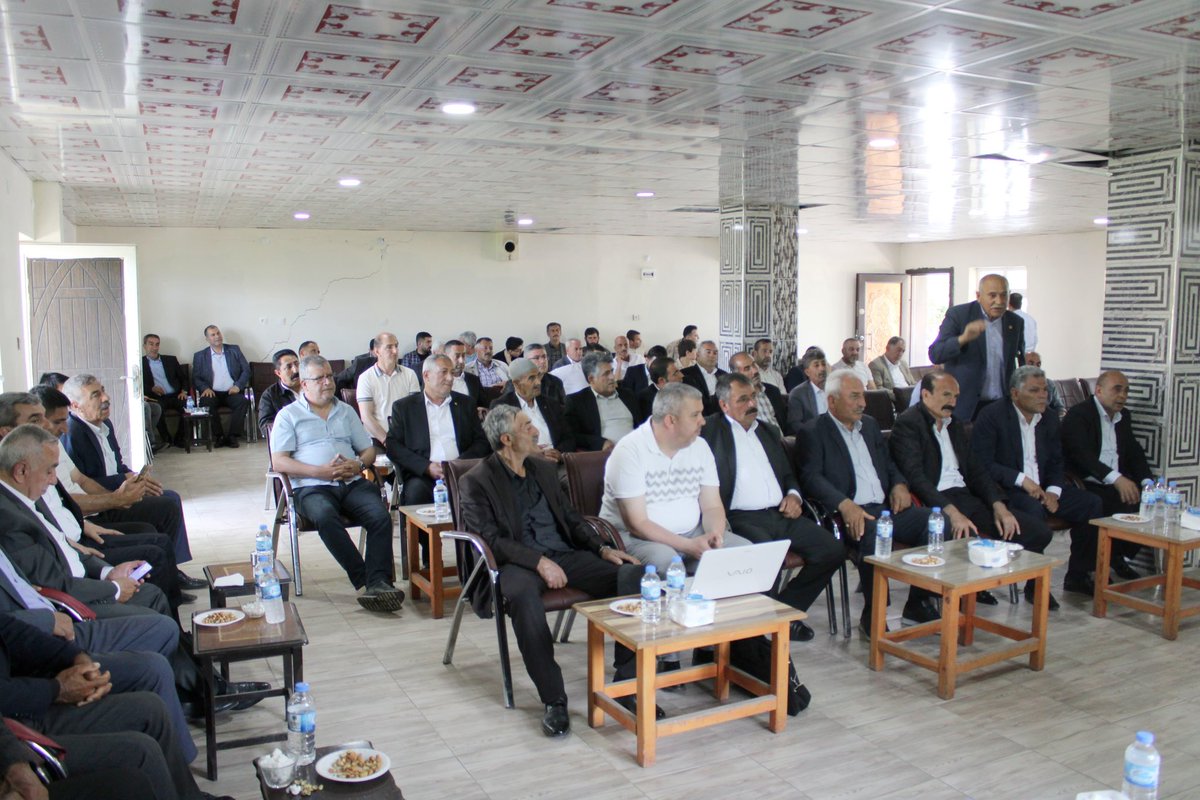 AkpartiBitlis13's tweet photo. 📍#Kaleli Köyü’nde Muhtarlarımızla Birlikteyiz

İl Başkanımız @avkadirkstekci, Milletvekilimiz @T_Bedirhanoglu, İlçe protokolü ve teşkilat mensuplarımızla birlikte

#Güroymak ilçemizin kıymetli muhtarlarıyla bir araya gelerek köylerimizin sorunlarını, ve ihtiyaçlarını dinlediler. https://t.co/gi9Xgc3m4G