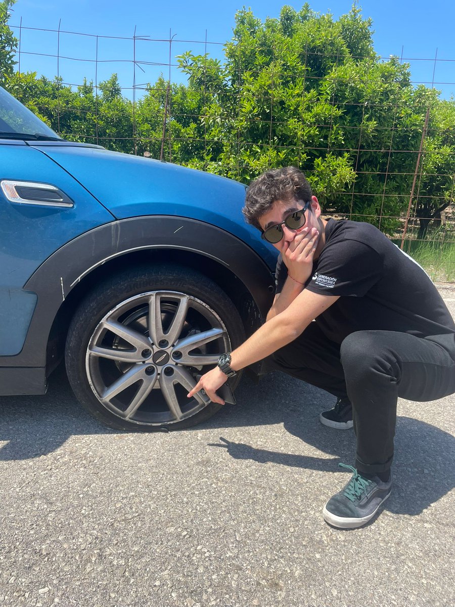 RickUpdates's tweet image. 🚨 | Ricardo Román ha pinchao. "Mi primer pinxazo🤩" alega el estudiante.