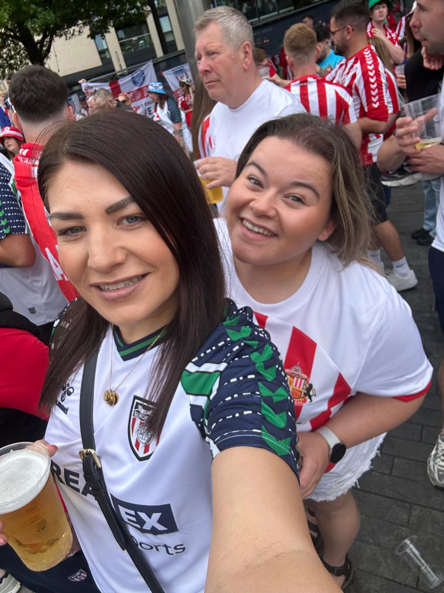 Very happy gal ❤️🤍  #sunderland #SAFC #TilTheEnd