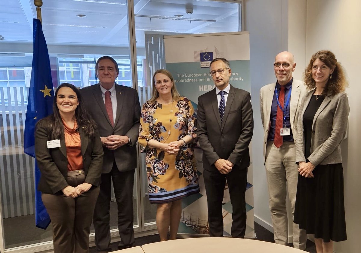Jarbas Barbosa (@diropspaho) on Twitter photo Constructive dialogue with <a href="/florikafink/">Florika Fink-Hooijer🇪🇺</a>, Director-General of @EU_HERA 🇪🇺.
We explored opportunities to deepen EU–PAHO collaboration, including regional manufacturing, health surveillance, and emergency preparedness — key priorities for both regions. Constructive dialogue with <a href="/florikafink/">Florika Fink-Hooijer🇪🇺</a>, Director-General of @EU_HERA 🇪🇺.
We explored opportunities to deepen EU–PAHO collaboration, including regional manufacturing, health surveillance, and emergency preparedness — key priorities for both regions.