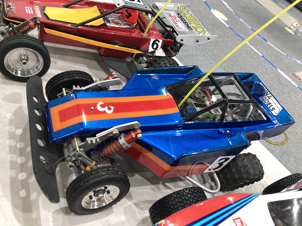 nabe3rc1987's tweet image. コースが使用不可で室内開催になったオールドスクールランナーズミーティング。残念ではありますが、珍しいラジコンを山ほど詳しく見れたのでコレで良し感。ビンテージRCイベントの中でも屈指の濃さでした（濃過ぎて分からない🤷）　#OSRM