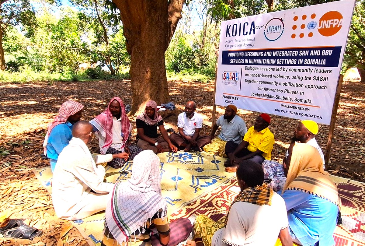DearDaughterC's tweet image. Supported by @UNFPA_SOMALIA &amp;amp; @KOICAKenya, community leaders in #Jowhar are leading #SASA! Together sessions to challenge harmful “Power Over” dynamics. These sessions are driving attitudinal change &amp;amp; helping prevent GBV. Power should uplift &amp;amp; protect, not oppress. #ShiftThePower