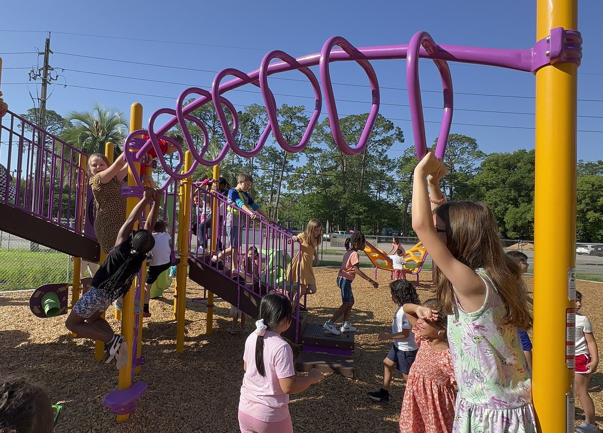Duval County fee-based summer camps are open for registration—including Driver’s Ed. Details: duvalschools.org/o/dcps/page/su…  
#TeamDuval #DriversEd #DuvalSummer2025