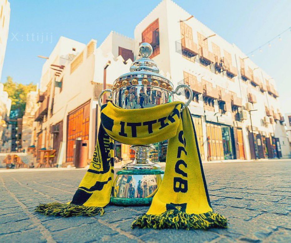 moh1711's tweet photo. #مبروك #لكل #اتحادي💛🖤

#الحارقه_عشر 
#الاتحاد_بطل_اقوى_دوري 
#اتحادي 
#الدوري_اتحادي 
#الاتحاد_ضمك 
#الاتي 
#جدة_الأن https://t.co/wMEp8VwZYV