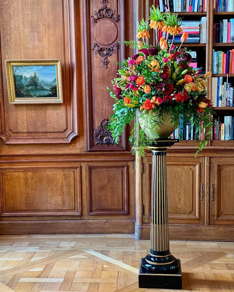 For a special occasion at the residence of the ambassador of the Netherlands in Paris we styled flowers from Holland!

#fetederoi #koningsreceptie #kingsreception #koningsdag #royal #koninklijk
