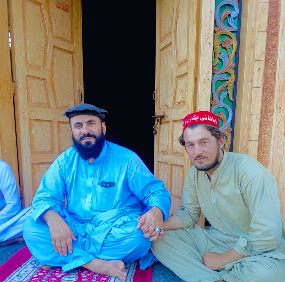 ALSAFITV1's tweet photo. دلته د ډېرو نخرو ستړي خلک
زمونږ په سپينه لمن داغ لګوي

مولانا صيب زمونږ وياړ ❤️
#MaulanaKhanzebOurPride https://t.co/qPElOxxHgo