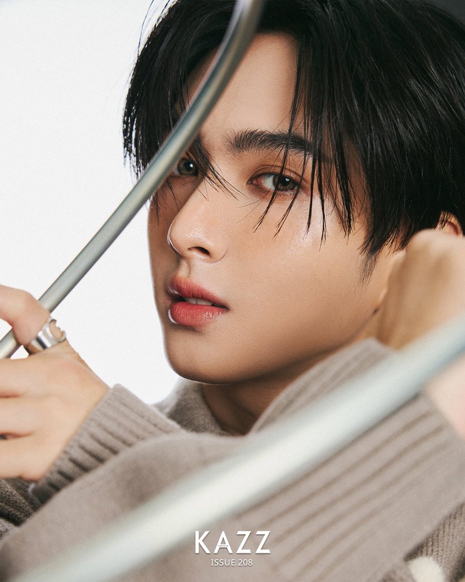 chericopcake's tweet image. ขอบคุณพี่มิวสำหรับเมคอัพสวยๆเวรี่โซ๊ะนะคะ พี่มิวเสิร์ฟ คอปเปอร์รับ ตาหวานแต่เพิ่มลูกเล่นขนตาล่างให้ดูสวยคมสุดๆค่ะ นิตยสาร KAZZ ก็จึ้งส์มากกกก ชอบหลายๆงานเลย ลุคไม่ซ้ำ กอร์เจียสสทันนิ่งทุกลุคค่ะ ꒰ ป.ล.แอบอยากเห็น cool tone คูลใจ ชมพูจังค่ะ ꒱ 🐱ྀི💗
#mewdoesmakeup #COPPERdechawat