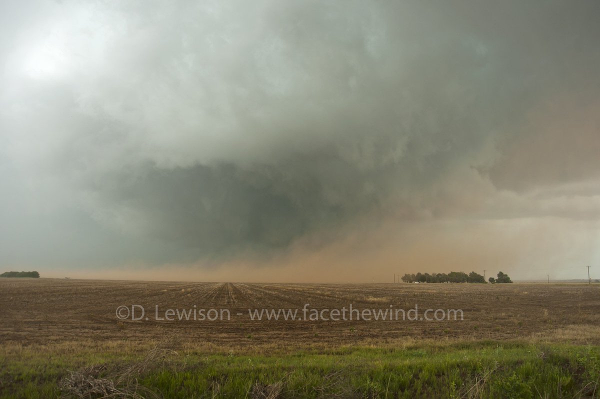 Pretty sure we got a dusty cone near Dickens, TX yesterday around 5pm. Definitely a great Chase to cap off the 2025 season for us. And the lightning last night was unreal! Beginning the long drive back to NYC today. Photo from my Chase partner Dave Lewison on below.