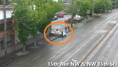 碰撞阻塞了NW 85th St South South South St.的右NB车道使用谨慎。