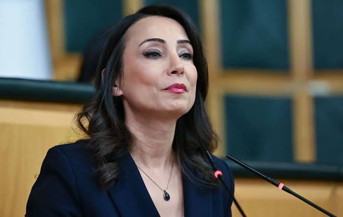 milliyetcikavga's tweet photo. #SonDakika | Dem Partili kaşar Tülay Hatimoğulları :

“Kürt halkı bugün dört parça Kürdistan’da çok önemli kazanımlara sahip. Türkiye’de kendi kendimizi yönetebilir bir seviyedeyiz.” https://t.co/Il0Ct1vbp2