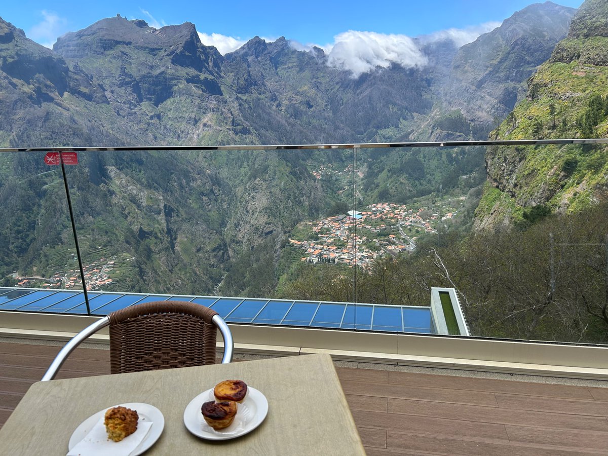 Snack with a view. Kann man schon machen.