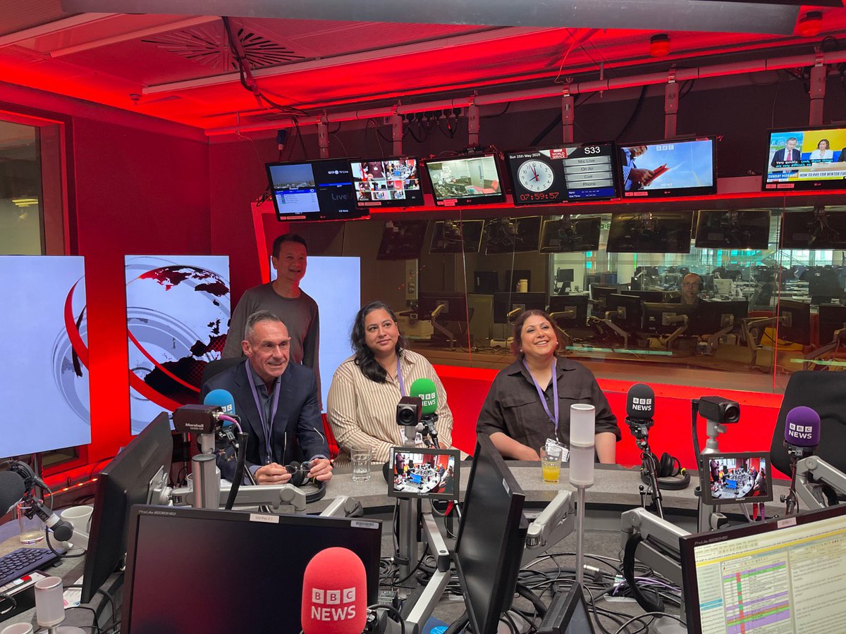 NaimaRashid_'s tweet image. It was great joining Faiqa Mansab and the two Pauls on BBC Radio yesterday for a brief talk about the art of literary translation.
Thanks for having me on the show, Faiqa.
In pictures:Faiqa, Paul Henley, Paul Mason, Rina (Boundless Publishing) and the indefatigable Henry Tang