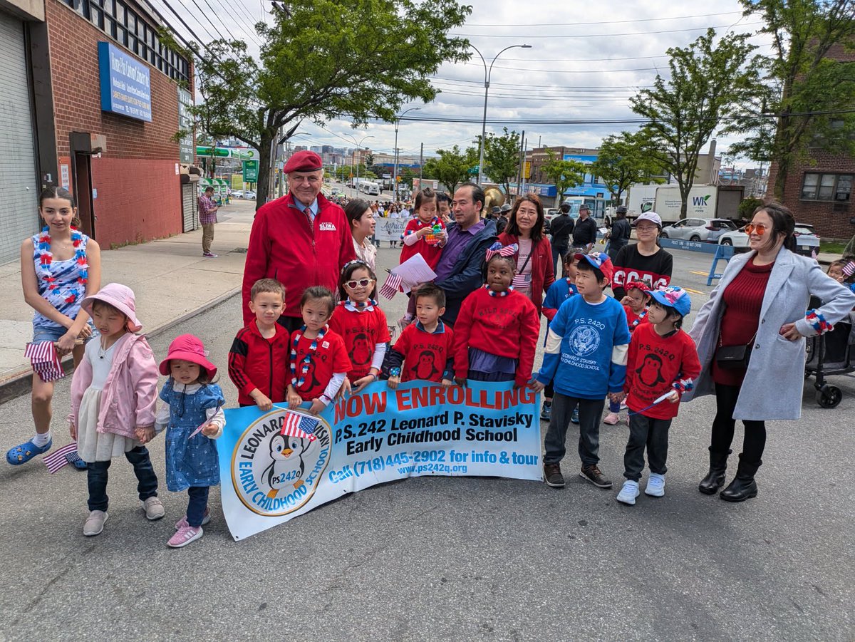 CurtisSliwa's tweet image. On this Memorial Day, we honor the brave men and women who made the ultimate sacrifice to defend our freedoms. Their courage made our way of life possible. 

I hope to see many of you at the parades as we pay tribute to our heroes.

I was proud to join the Forest Hills and…