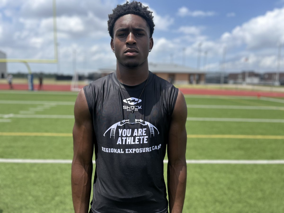 Brandon Howard (@bhoward_11) on Twitter photo Palmetto (Fla.) HS 2026 DB Zyaire Green (<a href="/Zyaire1Green/">Zyaire “Boogie” Green</a>)
Green is a competitive defender who plays w/ aggressiveness & tenacity. The late-blooming prospect seems to play like he has a point to prove every times he’s on the field.
He holds a #D1 offer & is looking to add more. Palmetto (Fla.) HS 2026 DB Zyaire Green (<a href="/Zyaire1Green/">Zyaire “Boogie” Green</a>)
Green is a competitive defender who plays w/ aggressiveness & tenacity. The late-blooming prospect seems to play like he has a point to prove every times he’s on the field.
He holds a #D1 offer & is looking to add more.