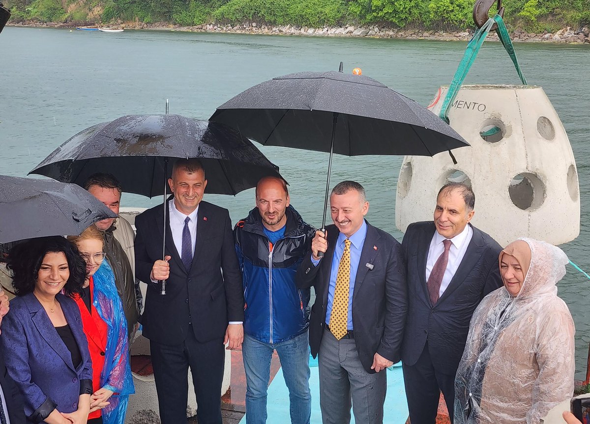 Kıyılarımızdaki balık çeşitliliğini artırmak ve ekosisteme katkı sunmak amacıyla, Yapay Resif Bırakma ve Balık Salımı etkinliği; Kocaeli Büyükşehir Belediye Başkanımız Sayın Doç,Dr. Tahir Büyükakın’ın katılmıyla Ulaşlı Sahili'nde düzenlendi.