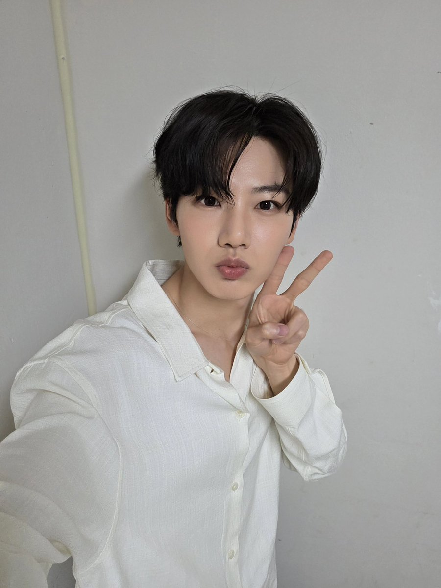 셔츠가 잘어울리는 준규🥹🥹🥹🥹🥹