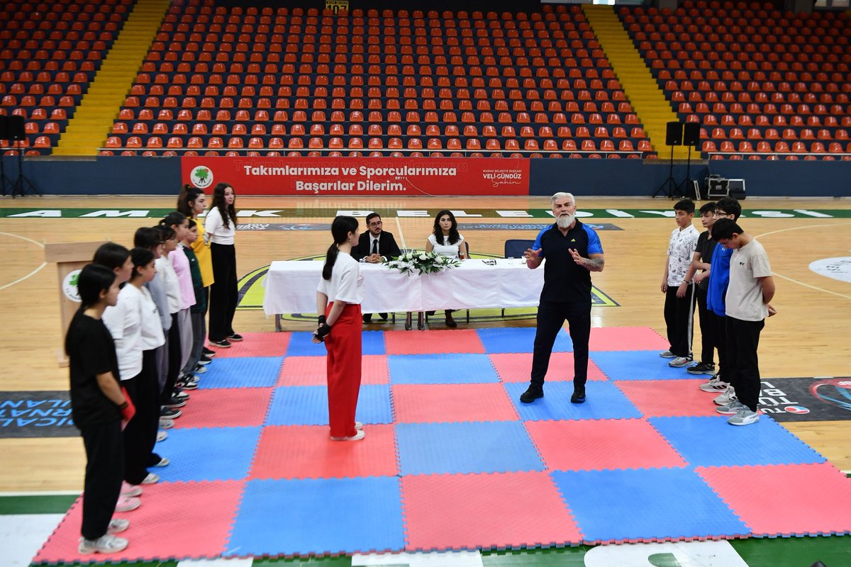 Birlikte güçlüyüz, birlikte güvendeyiz!

Kadınların özsavunma bilinci, güvenliği ve toplumsal güçlenmesine dikkat çekmek amacıyla düzenlenen bu anlamlı etkinlikte bir araya gelmenin gururunu yaşıyoruz.

Panelimize değerli katkılarda bulunan konuşmacılarımız Engin Deniz Karadağ,