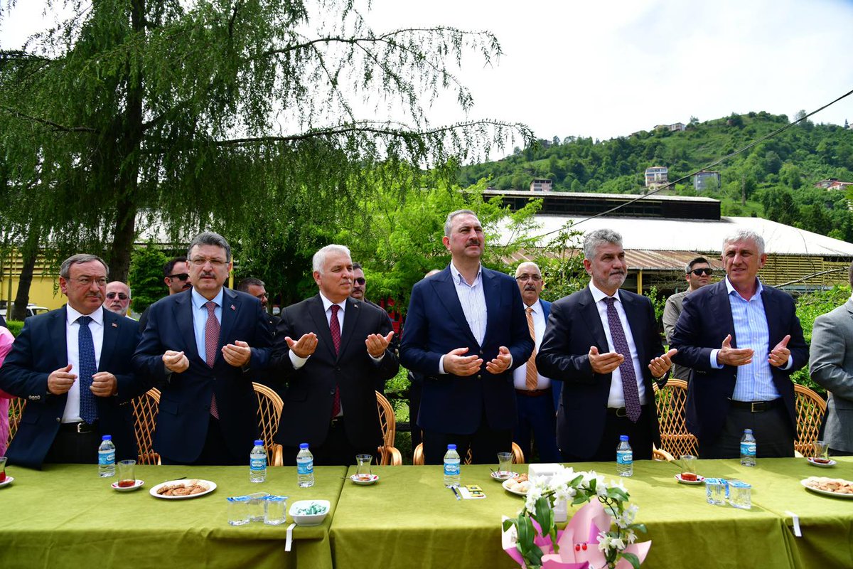 BAŞKAN SARIALİOĞLU: "ÇAY GİBİ DEMLEN, TADIN OLSUN"

Çay üretiminin önemli merkezlerinden Of'ta, 2025 yılı yaş çay sezonu, ÇAYKUR Çamlı Çay Fabrikası'nda düzenlenen törenle dualarla açıldı.

Detaylar için 👉🏻 of.bel.tr/i/haber/detay/…