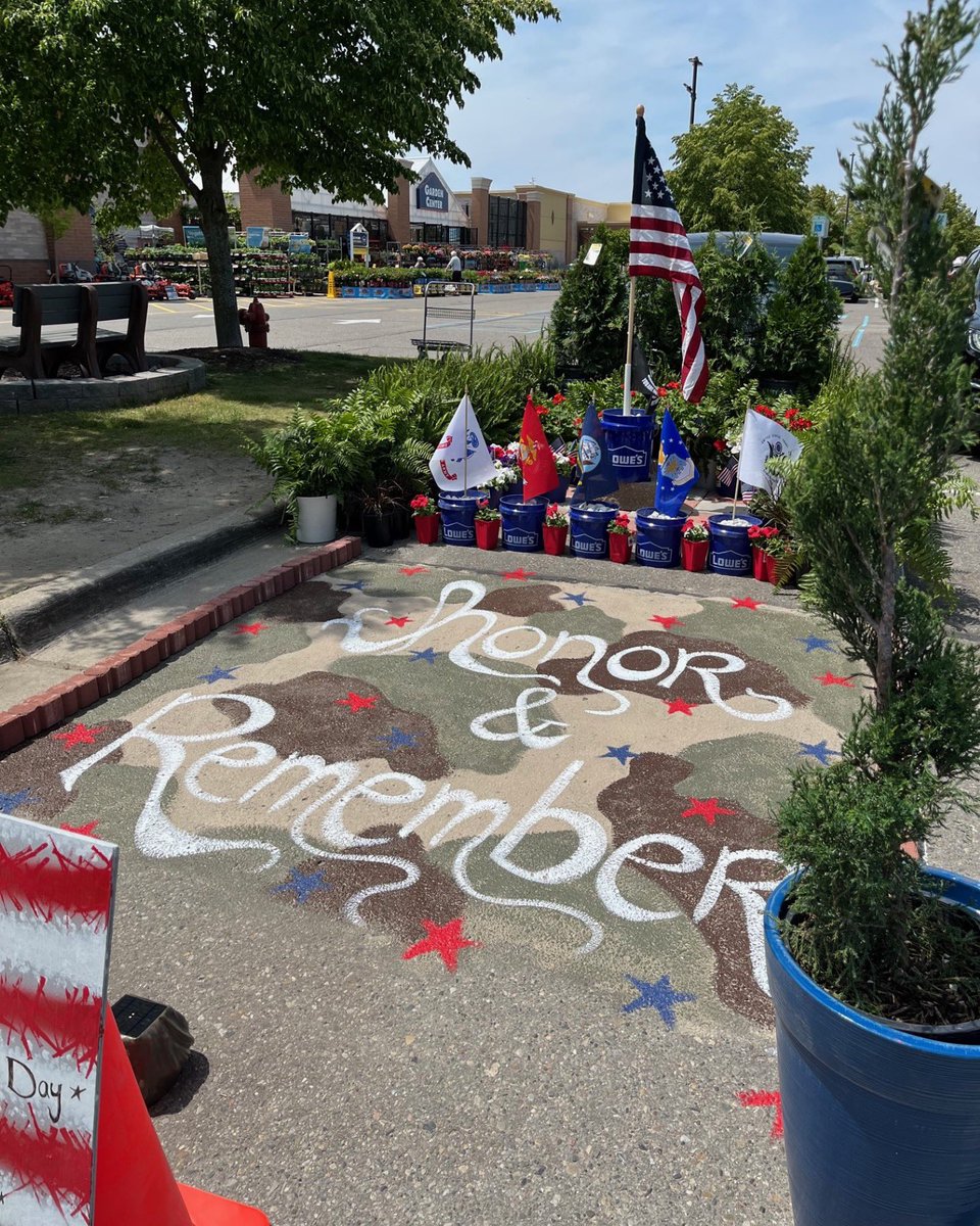 Lowes's tweet image. On Memorial Day, we honor and remember the men and women who gave up their lives in service to our country. Today, our Red Vest Associates around the country created inspiring Memorial Day tributes nationwide to commemorate their sacrifices.