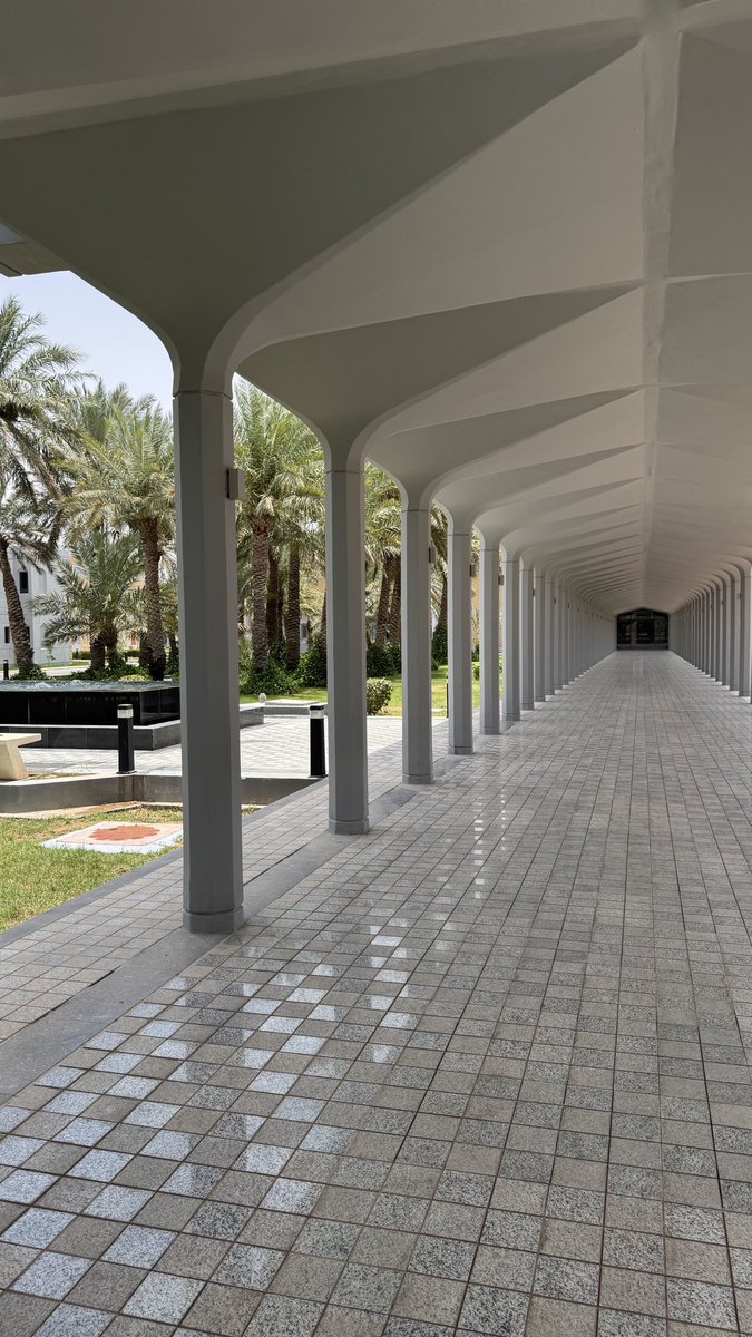 اول سنة في الماستر انتهت اليوم، بخيرها وايامها 

ولسا نص المشوار، الحماس يكبر والجاي احلى بإذن الله 🤍