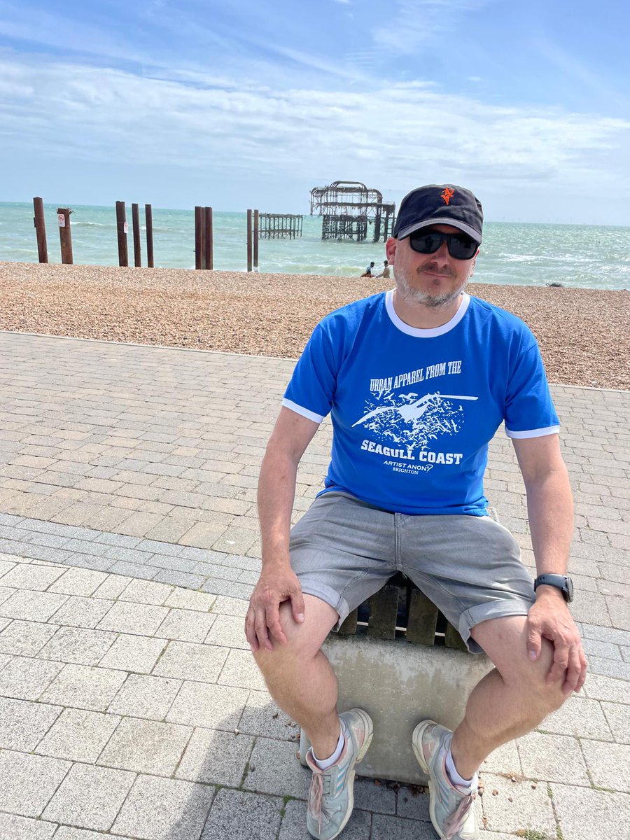 Great to support local shops &amp; Artist Anon by the West Pier is well worthy of your custom
🐝➡️🔘

#BHAFC