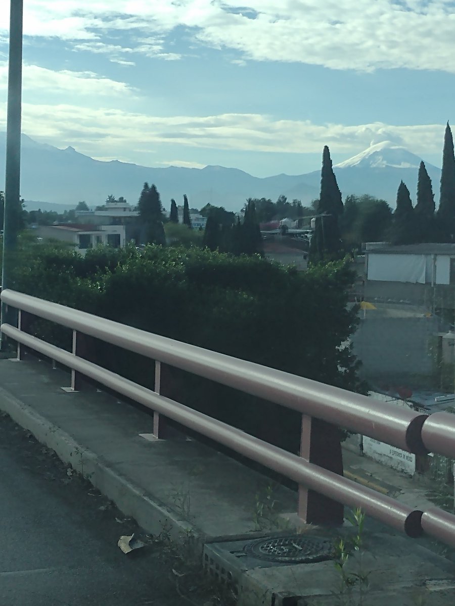 ferny_33's tweet photo. Buenos días Toño un saludo cordial y muchas bendiciones te regalo está foto desde el metro Tláhuac#caminitoalaescuela https://t.co/6dr5FQ1uC5