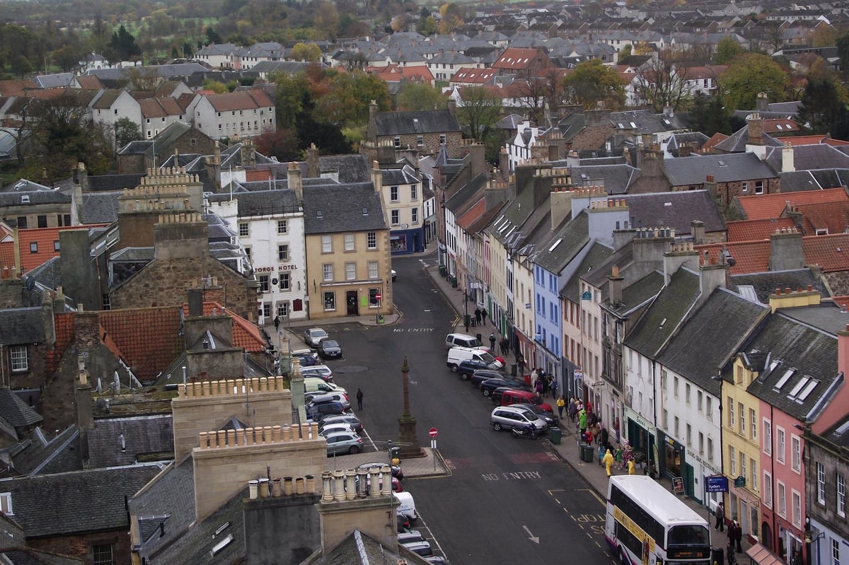 Pretty town 30 minutes from Edinburgh is crowned ‘Scotland's happiest place to live’
edinburghnews.scotsman.com/news/pretty-to…