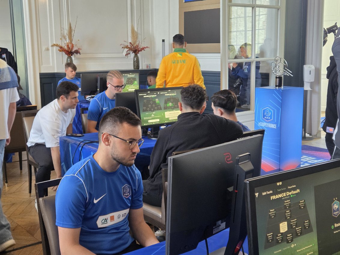 Une expérience de folie! 
Sans aucune surprise, je ne suis pas sortie de poule. Le niveau était beaucoup trop relevé pour un joueur lambda. 
Très bonne ambiance entre les joueurs et top organisation <a href="/efootdefrance/">Equipe de France eFoot ⭐️</a> 
Merci pour tout ! 
<a href="/Gueugnon_eSport/">FC Gueugnon eSport</a>