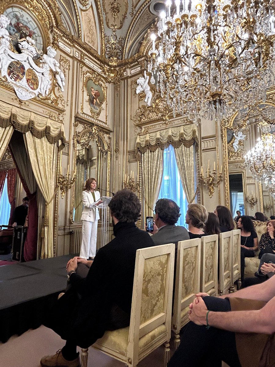 MacarenaBerlin1's tweet photo. ✨Premio literario #LaMistralNouvelle de @lamistralmadrid en el #PalacioFernánNúñez
📚Ganadora: Ale Lacour con ‘Todos Caen’. Jurado de lujo: Elvira Lindo, Leila Guerriero y Leonardo Padura. 
@soleamorente cerró una noche mágica. 
Gracias, @astefanoniok por soñar y compartir. https://t.co/eCymxkHQ37