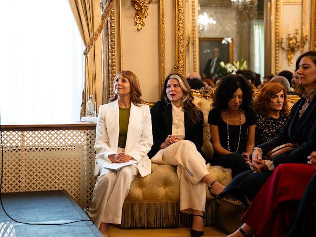 ✨Premio literario #LaMistralNouvelle de <a href="/lamistralmadrid/">Librería La Mistral</a> en el #PalacioFernánNúñez
📚Ganadora: Ale Lacour con ‘Todos Caen’.
Jurado de lujo: Elvira Lindo, Leila Guerriero y Leonardo Padura.

<a href="/soleamorente/">solea morente</a> cerró una noche mágica. 
Gracias, <a href="/astefanoniok/">Andrea Stefanoni</a> por soñar y compartir.