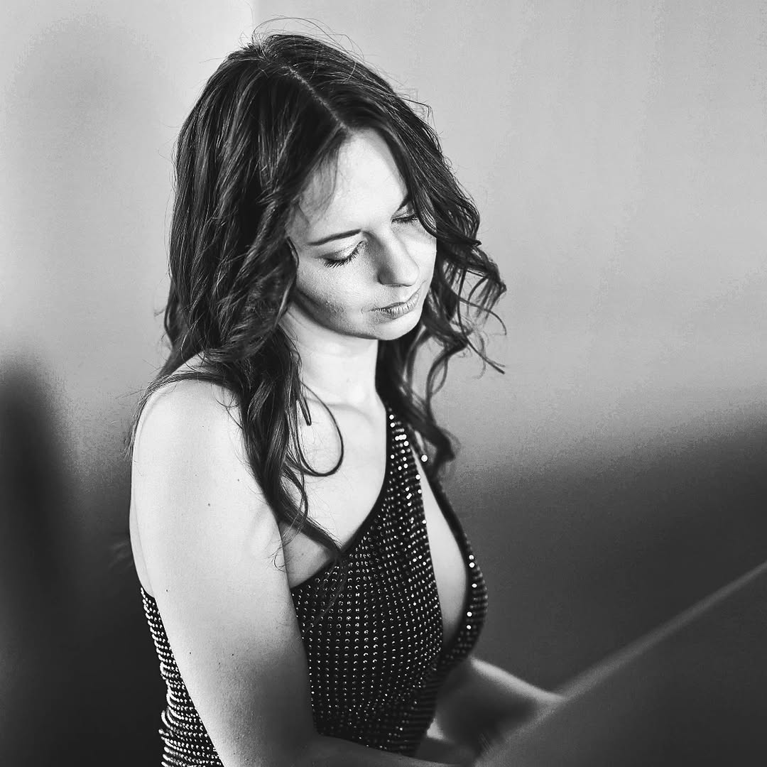 Low key moments

#PhotographyIsArt