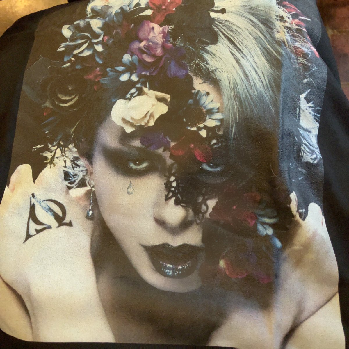 hrm_rsc's tweet photo. 美しいTシャツ買えた https://t.co/7XVsr4IlV3