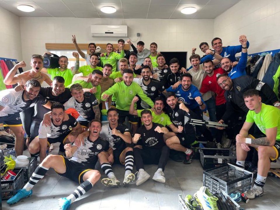 Pedro_V_Merino's tweet photo. 🔚24-25
Temporada llena de emociones, experiencias, aprendizaje y vivencias personales que ayudan a crecer.
No perdamos la ESENCIA de lo que siempre hemos sido pero no dejemos de CREER en todo lo que podemos ser. HUMILDAD, COMPROMISO, AMBICIÓN, CORAJE Y LUCHA.
@UnionistasCF 🖤🤍 https://t.co/TZc8qSd0KV